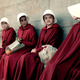 ¿Nos dirigimos hacia un mundo de baja fertilidad como el de Handmaid’s Tale? Lo más probable es que no, aunque la nueva investigación es alarmante.